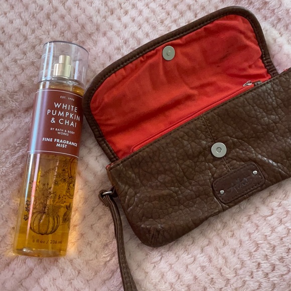 countryside button - Picture 3 of 3